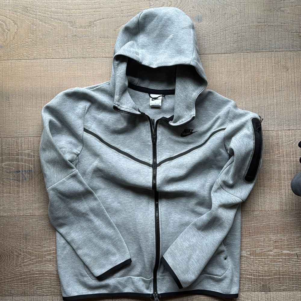 Nike zip tech